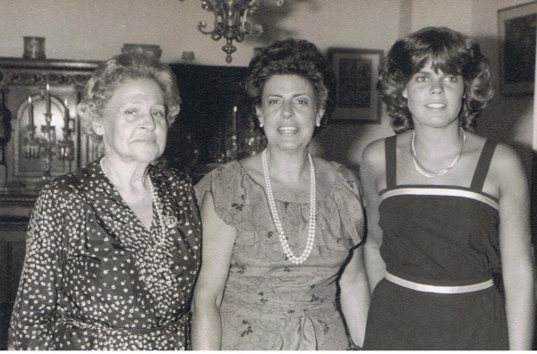 3 generaciones de Blancas, Blanca Hughes de Gomensoro, Blanquita Gomensoro de Gari y Blanquita Gari de De Santiago